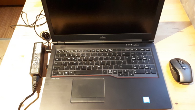 FUJITSU LIFEBOOK U727 Core i5-7300U 1600GHZ 2/4 / 8GB RAM / 256 SSD WITH ORIGINAL ADAPTOR 14* FULL HD IPS